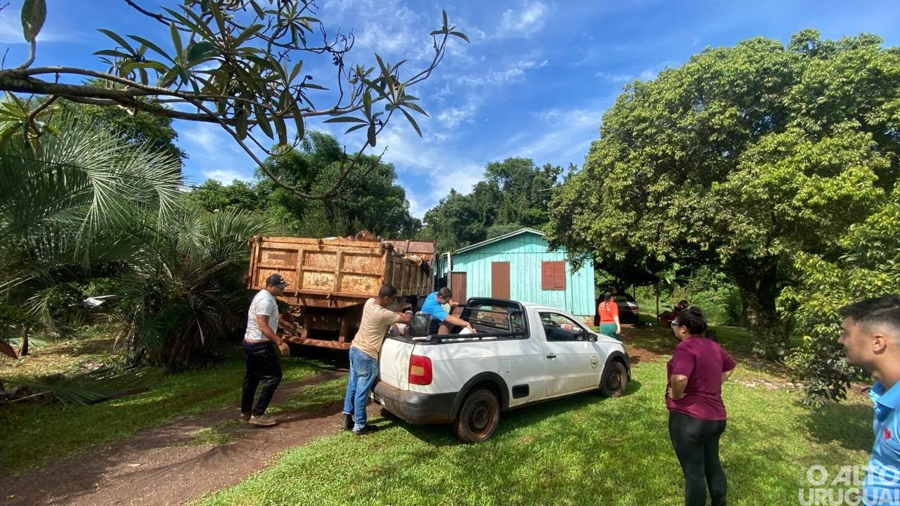Mutirão de combate à dengue recolhe materiais inservíveis
