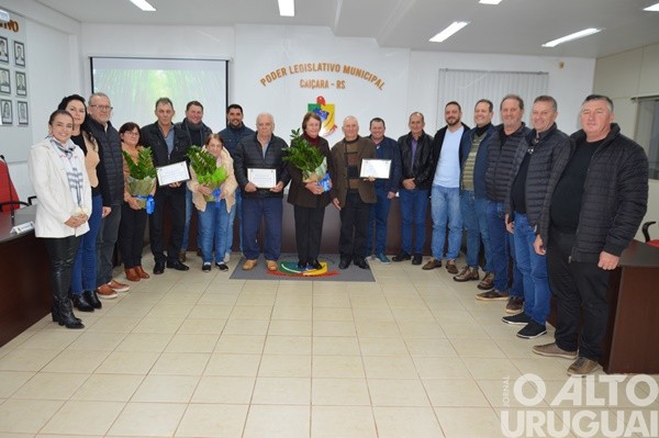 Câmara de Vereadores de Caiçara entrega Moção de Aplauso a fundadores da Sicredi Conexão