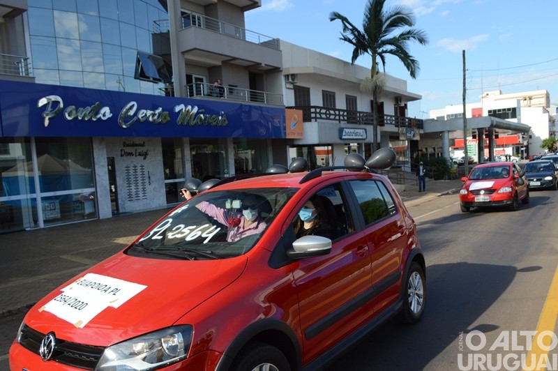 Profissionais de enfermagem promovem carreata