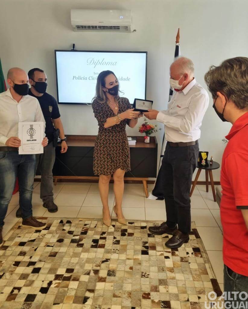 Presidente do Grupo Creluz recebe reconhecimentos da Polícia Civil