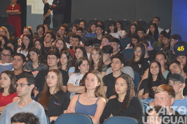 Caravana do Enem reúne mais de 600 estudantes na URI/FW