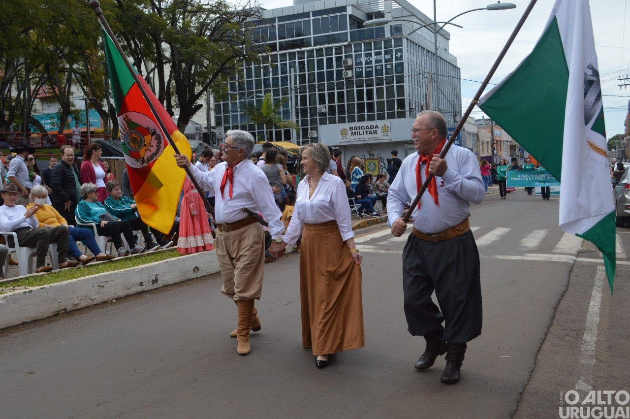 Desfile Farroupilha encerra festejos de FW