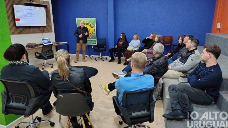 Curso de Gestão Financeira para empresários do turismo segue com encontros finais em Frederico Westphalen e Palmitinho