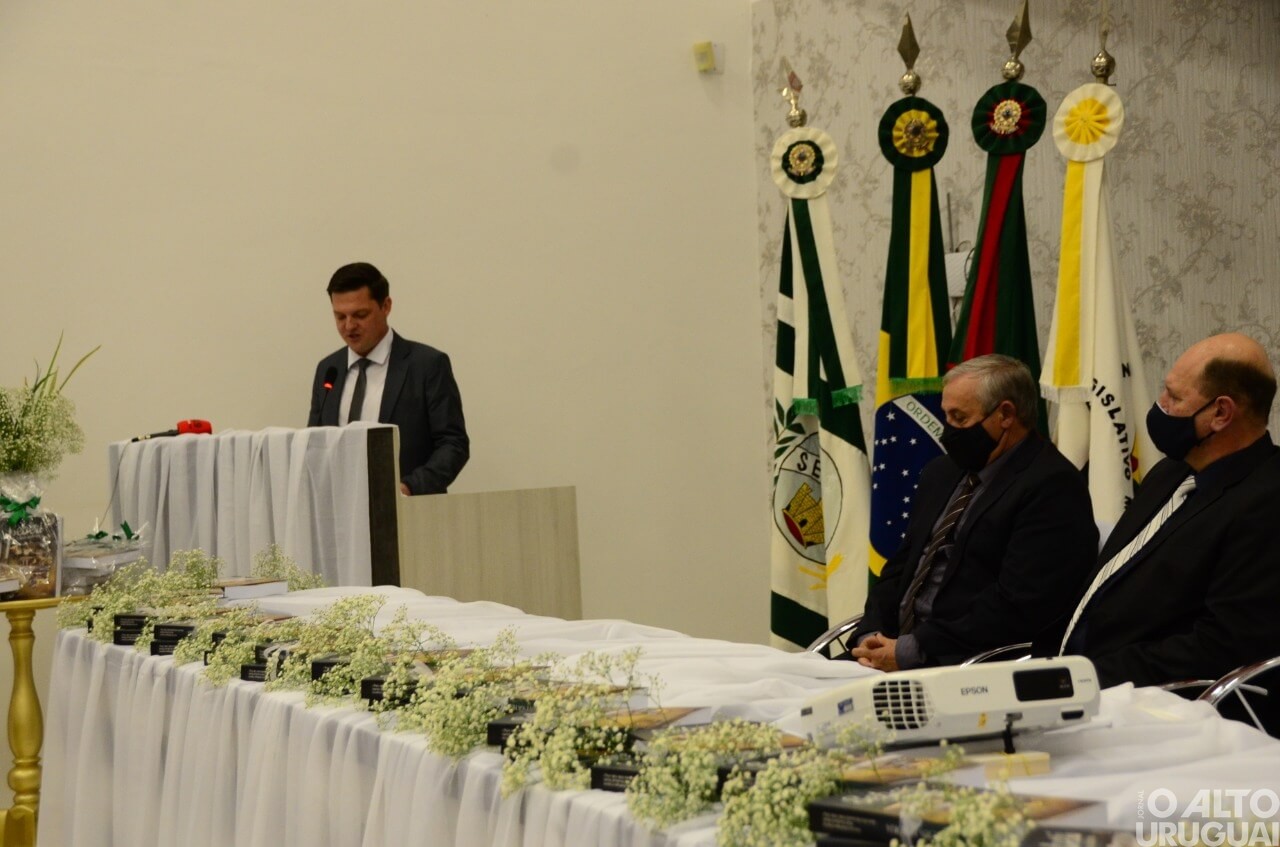 Lançamento de livro marca abertura das festividades dos 62 anos de Seberi