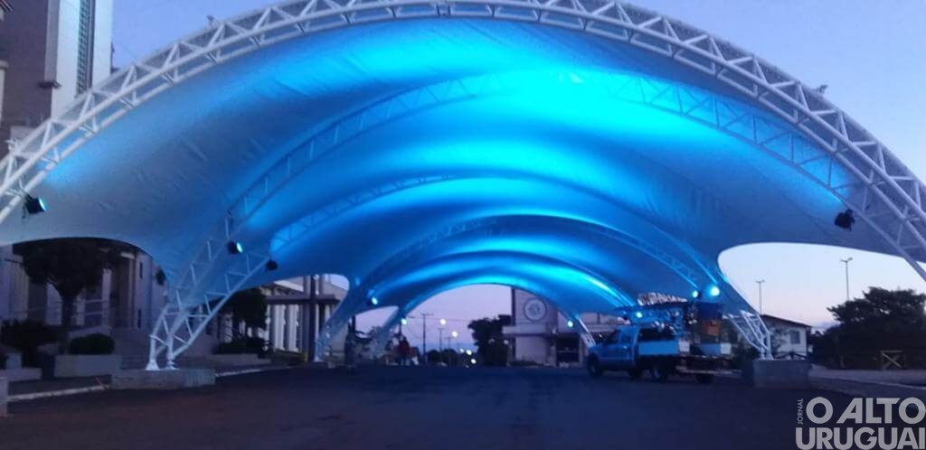 Taquaruçu do Sul: Centro de Eventos e igreja matriz recebem iluminação especial