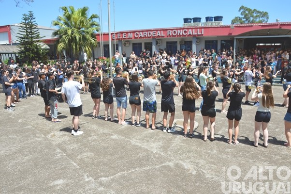 Bandas da Escola Cardeal Roncalli conquistam cinco títulos de campeãs e três de vice-campeãs em SC