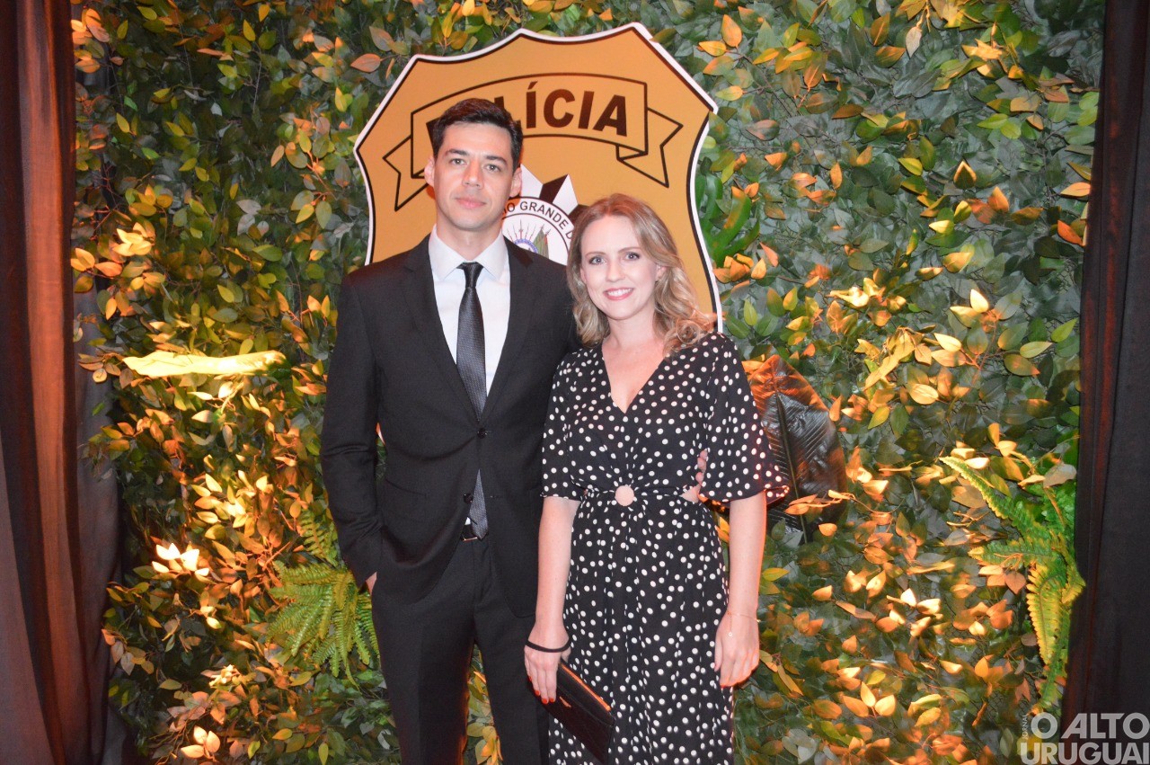 Baile Golden Night da 14ª DRPI homenageia parceiros da Polícia Civil na região