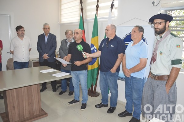 Prefeitura de FW apresenta selo e programação comemorativos aos 70 anos