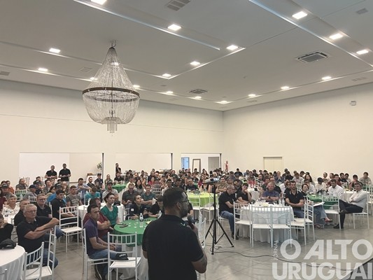 Cotrifred reúne mais de 300 produtores em FW para debater sobre bovinocultura de leite