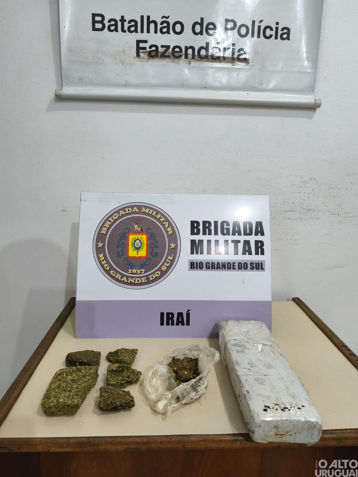 37º BPM apreende 1 kg de maconha após fuga em Iraí