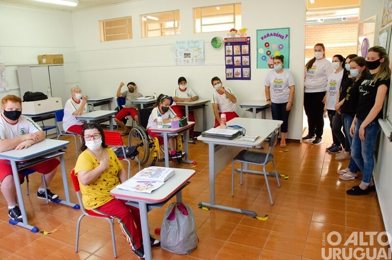 Pinhal: aluna de 86 anos dá exemplo de superação