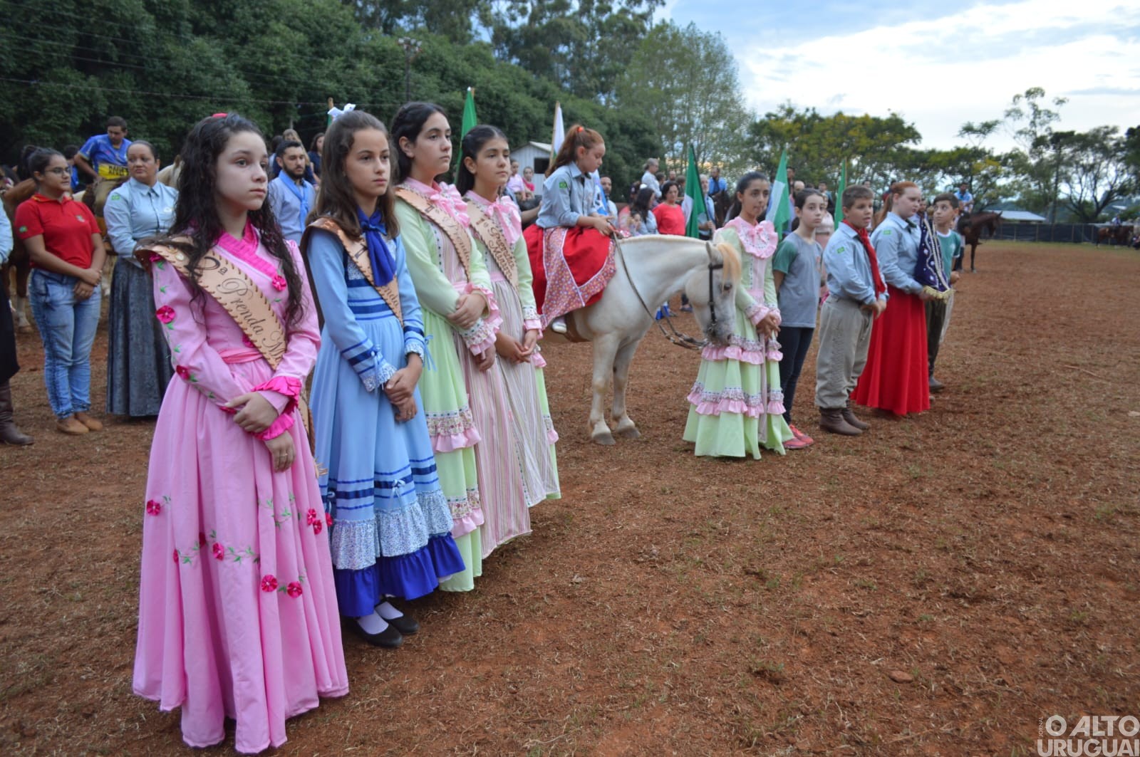 Oração da Ave Maria também marca segundo dia do Rodeio Crioulo de FW