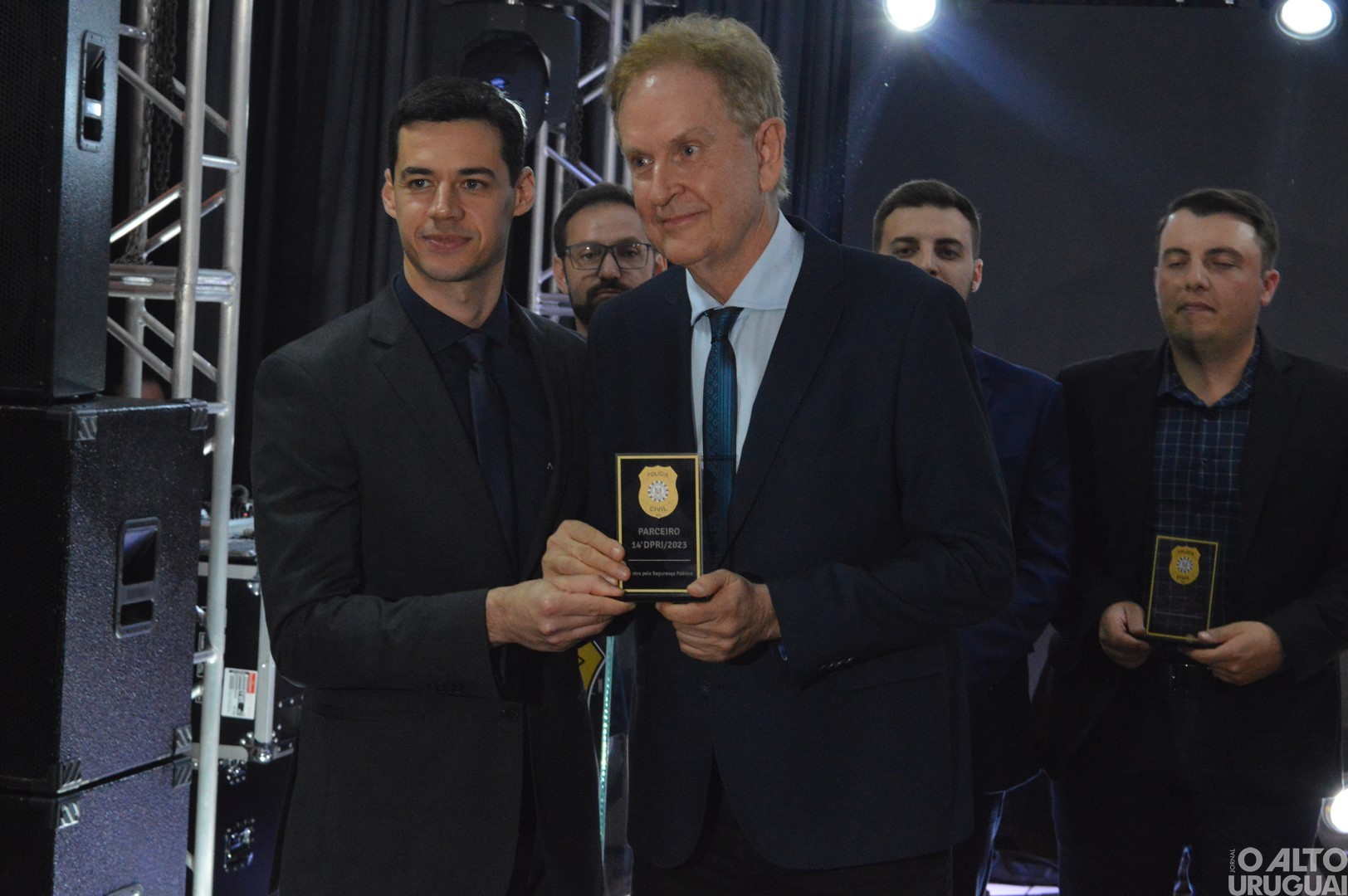 Baile Golden Night homenageia parceiros da Polícia Civil