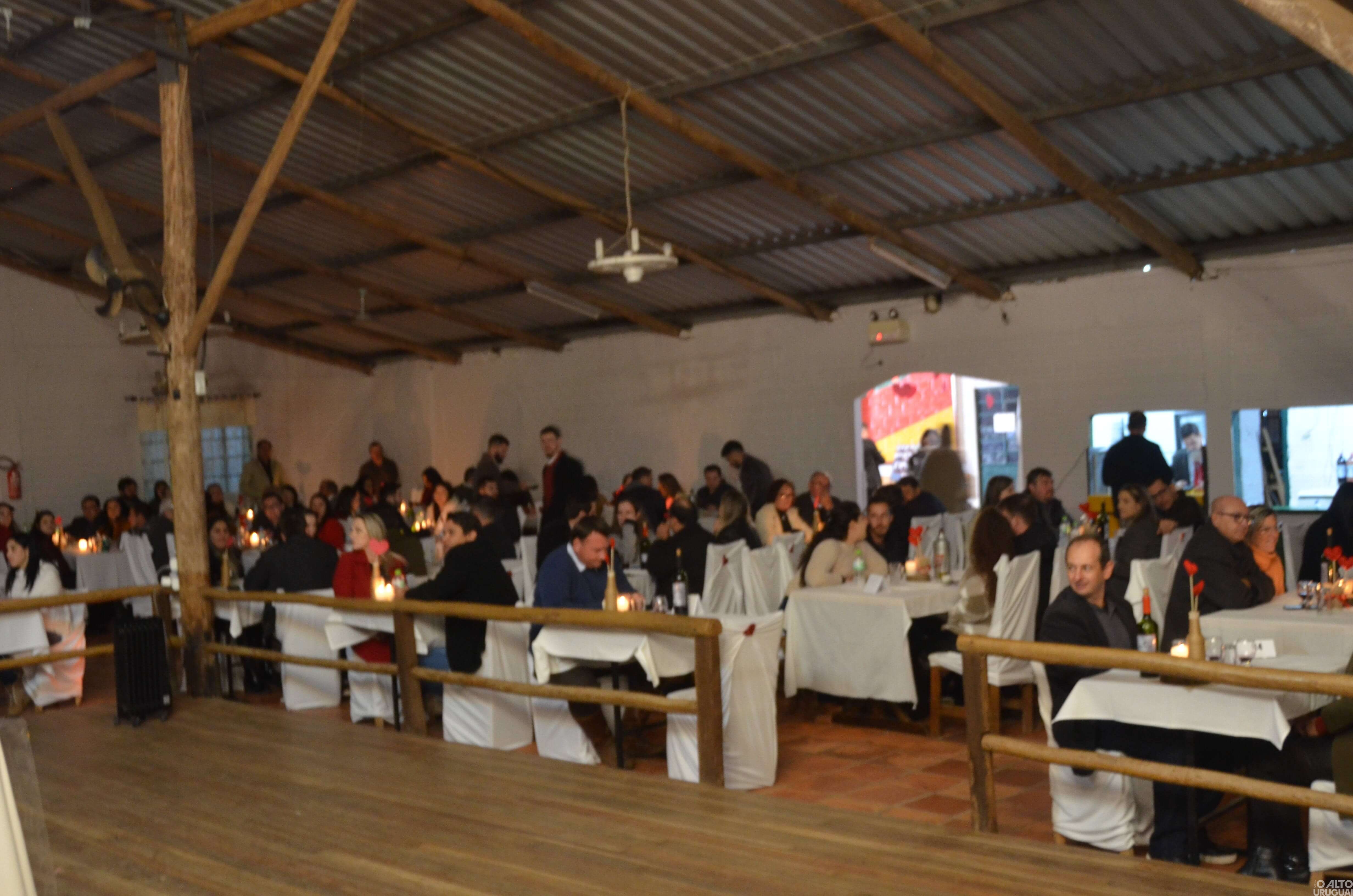 Noite do Galanteio reúne casais no CTG Rodeio da Querência