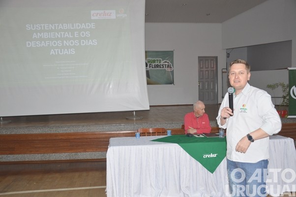 Evento realizado pela Creluz em Pinhal marca o Dia da Árvore