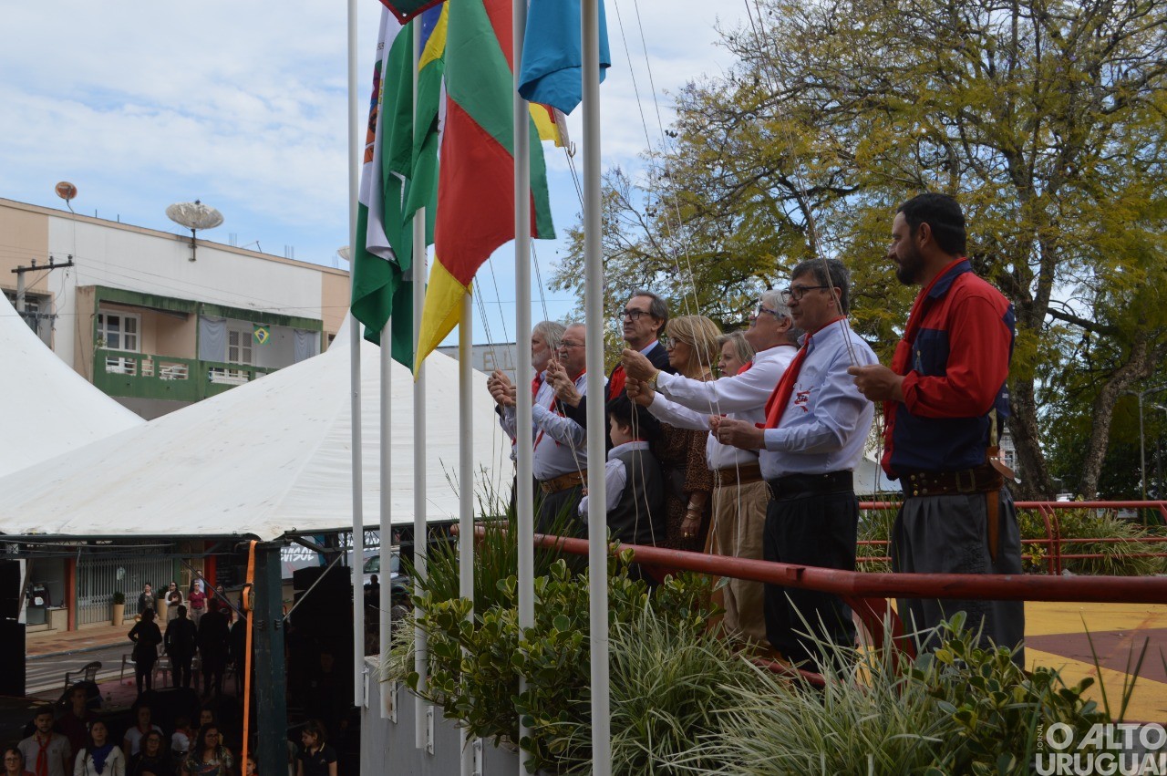 Desfile Farroupilha encerra festejos de FW