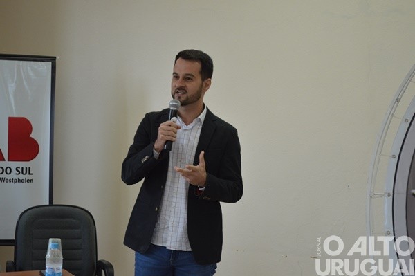 Autoridades são homenageadas pelo 37º BPM