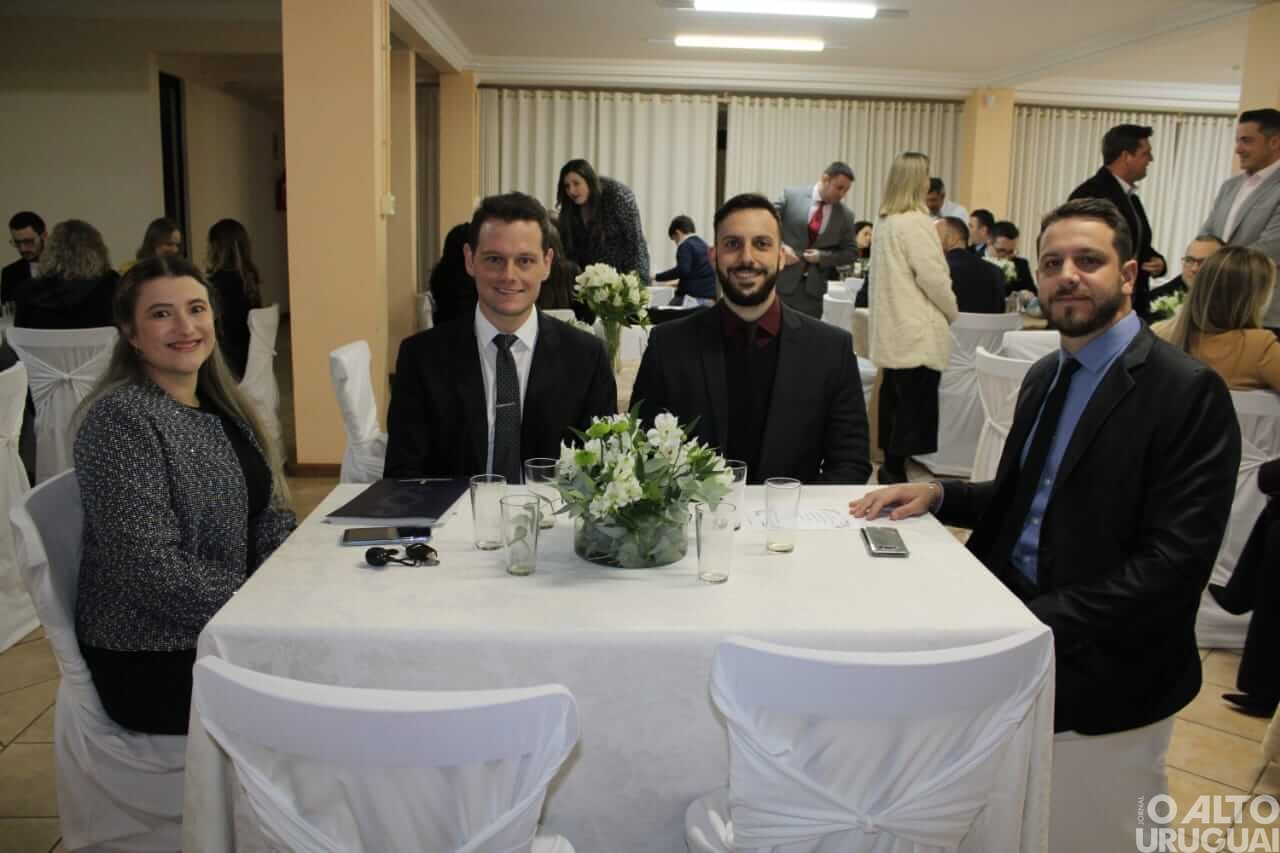 Nova diretoria da OAB-FW toma posse