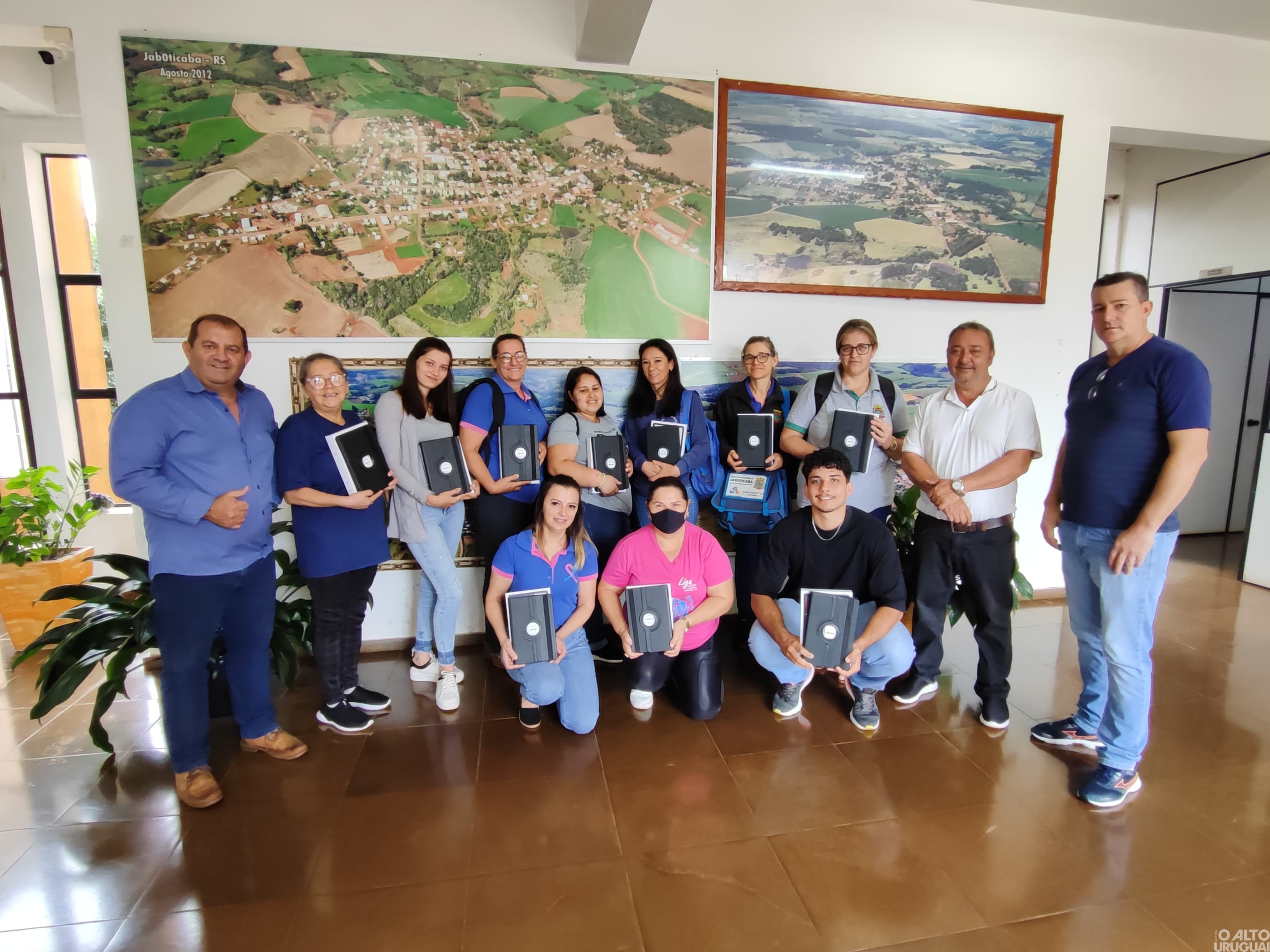 Agentes Comunitários de Saúde de Jaboticaba recebem novos tablets