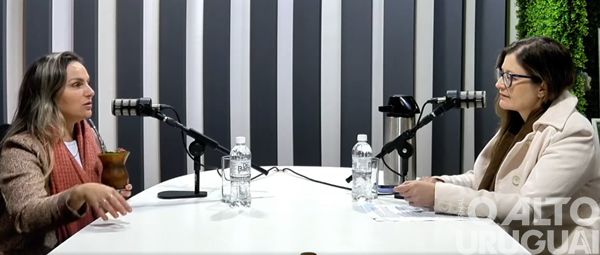 Comadre Adriana estreia Conexão AU Entrevista