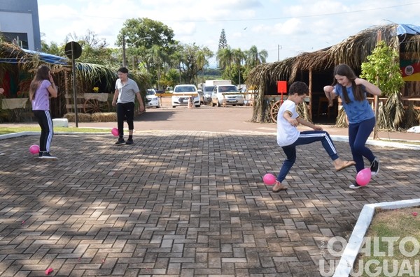 Crianças do Projeto Girassol celebram Semana Farroupilha em Caiçara