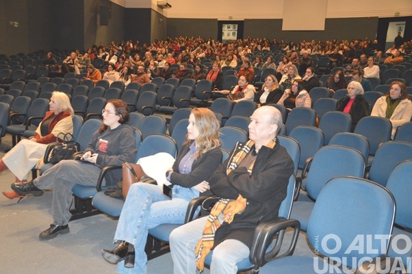Seminário sobre o Autismo reúne mais de 300 pessoas em FW