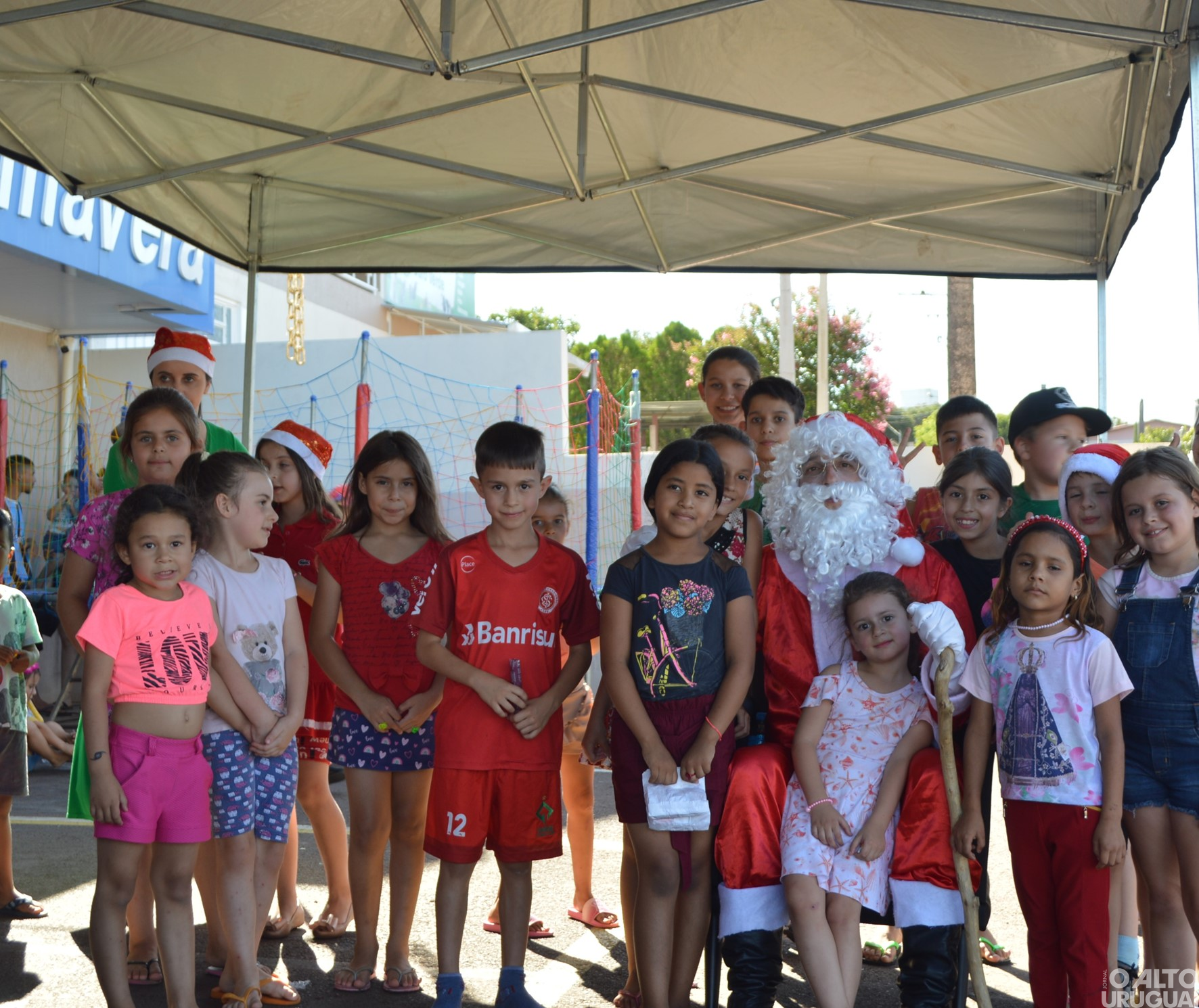 Supermercado Razia realiza ação social de Natal