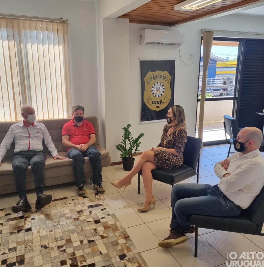 Presidente do Grupo Creluz recebe reconhecimentos da Polícia Civil