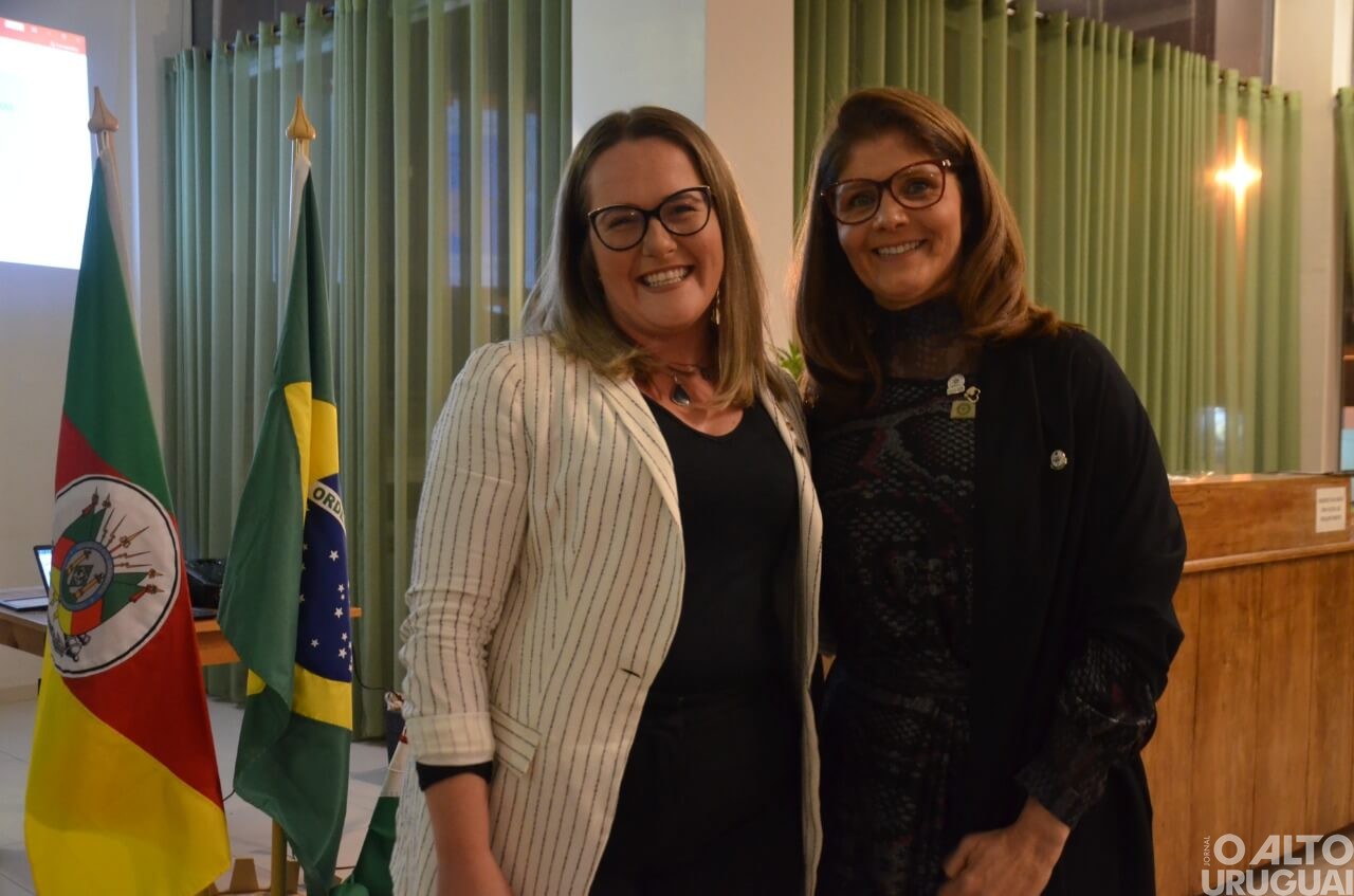 Rotary Club FW Barril e Interact empossam novas diretorias