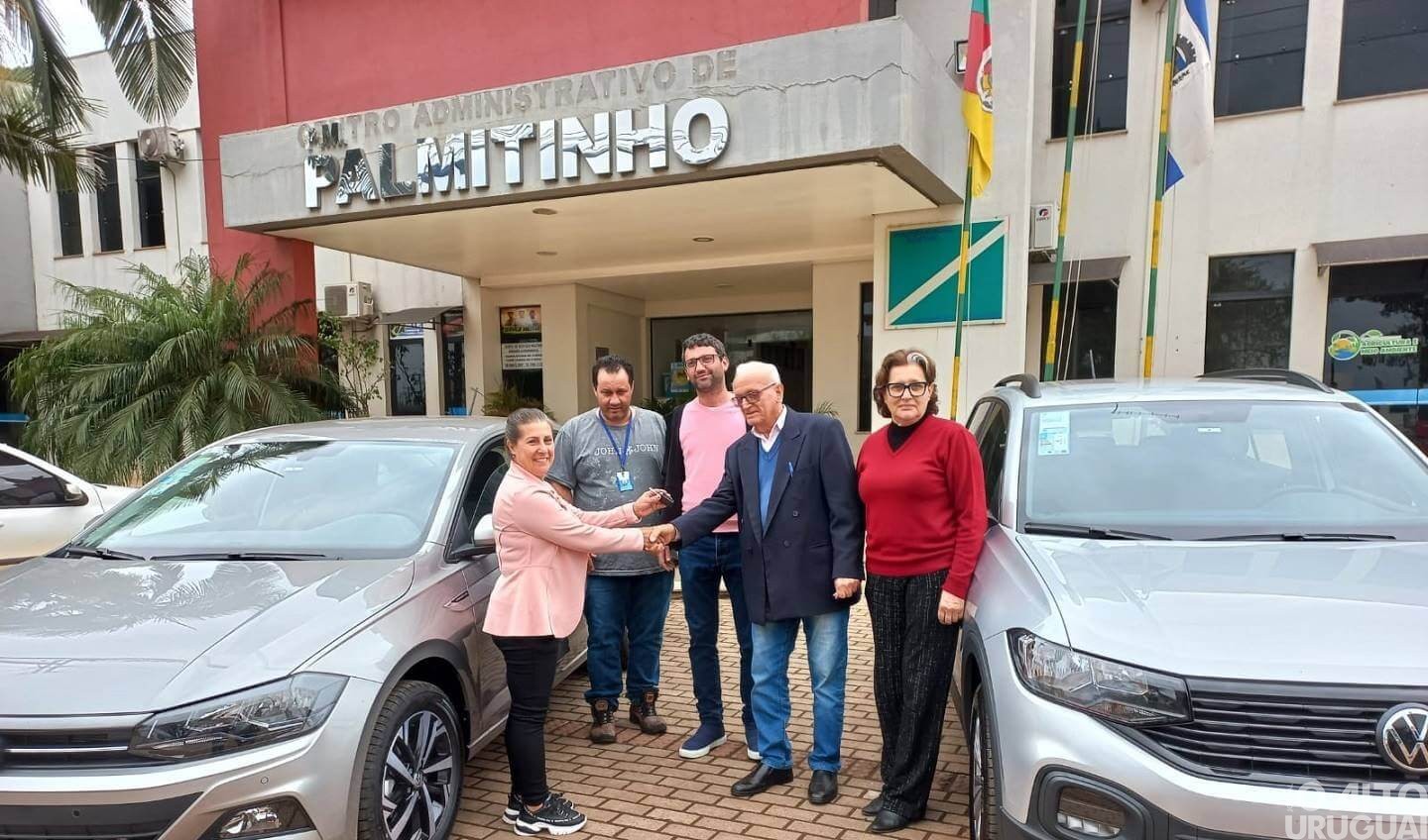Secretarias de Palmitinho recebem novos veículos