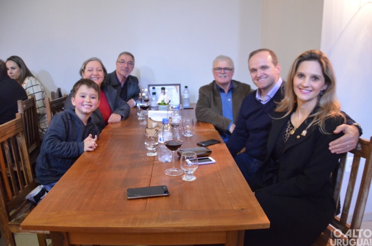 Rotary Club FW Barril e Interact empossam novas diretorias