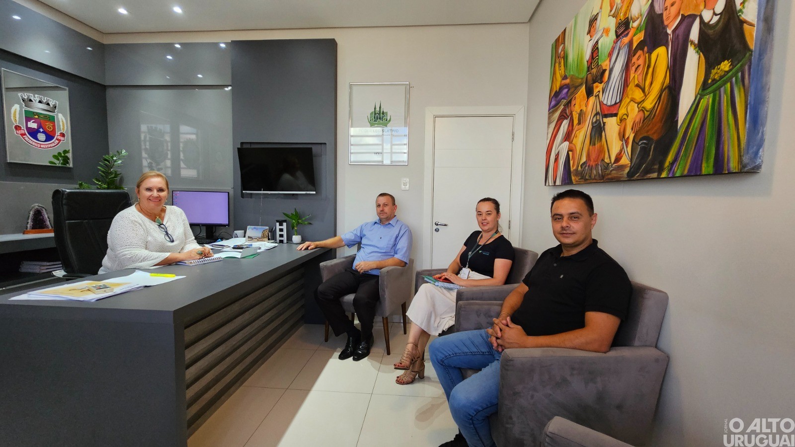 Câmara de vereadores de FW recebe representantes do Sicoob e da Brigada Militar