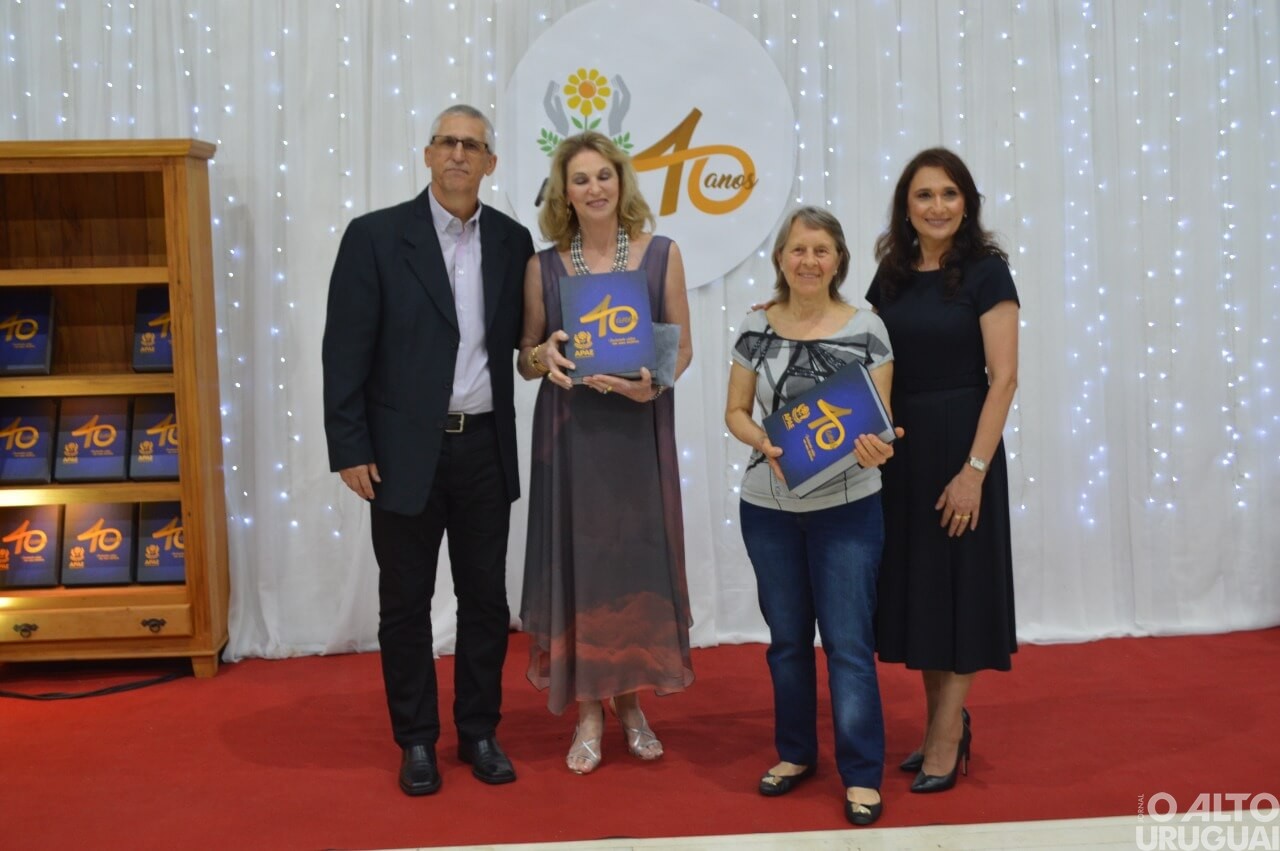 Jantar marca 40 anos da Apae-FW