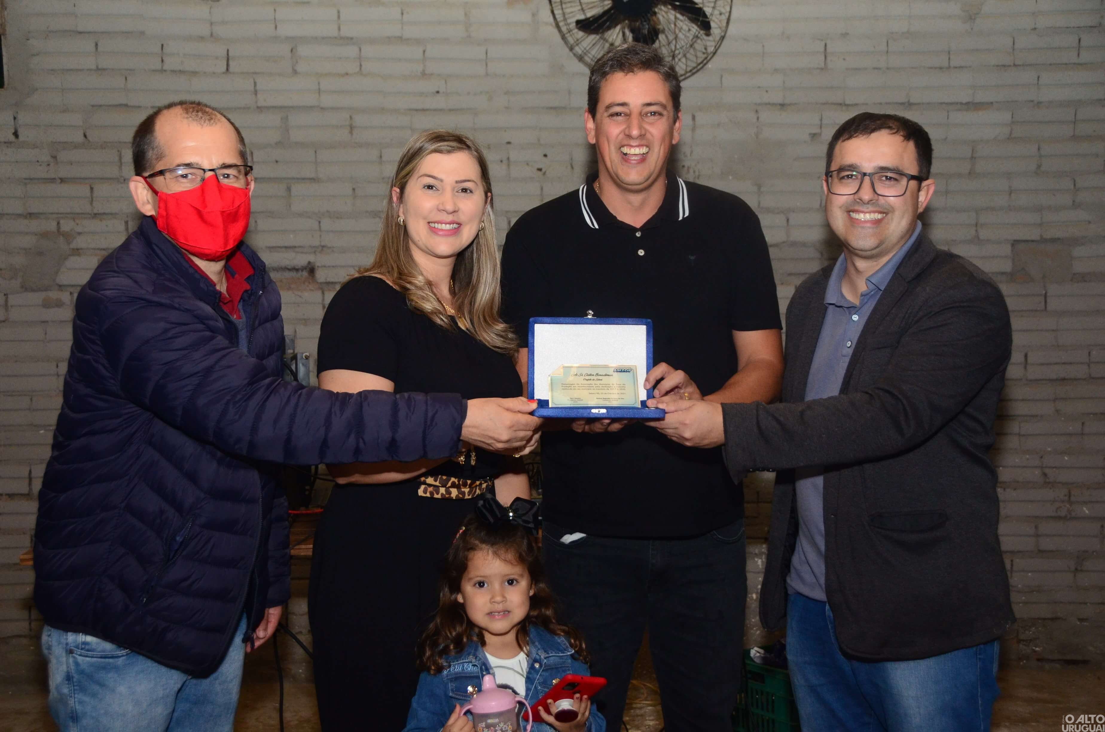 Gestores municipais recebem homenagem da Amzop