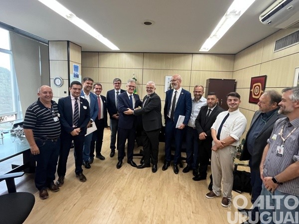 Comitiva de Palmeira das Missões participa de reunião no MEC