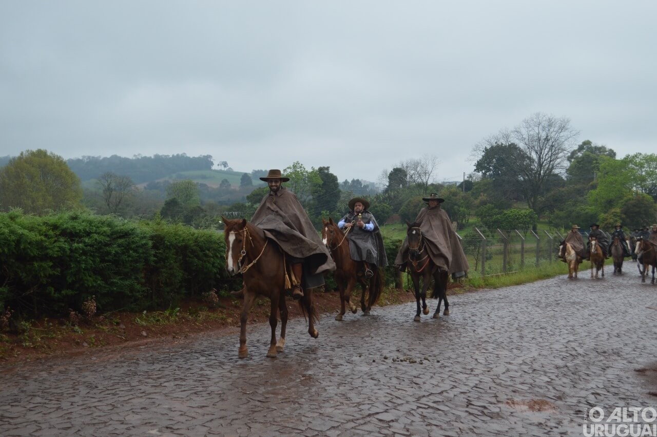 Iraí a Erval Seco: cavalarianos do 30º Bate-Casco passam por FW