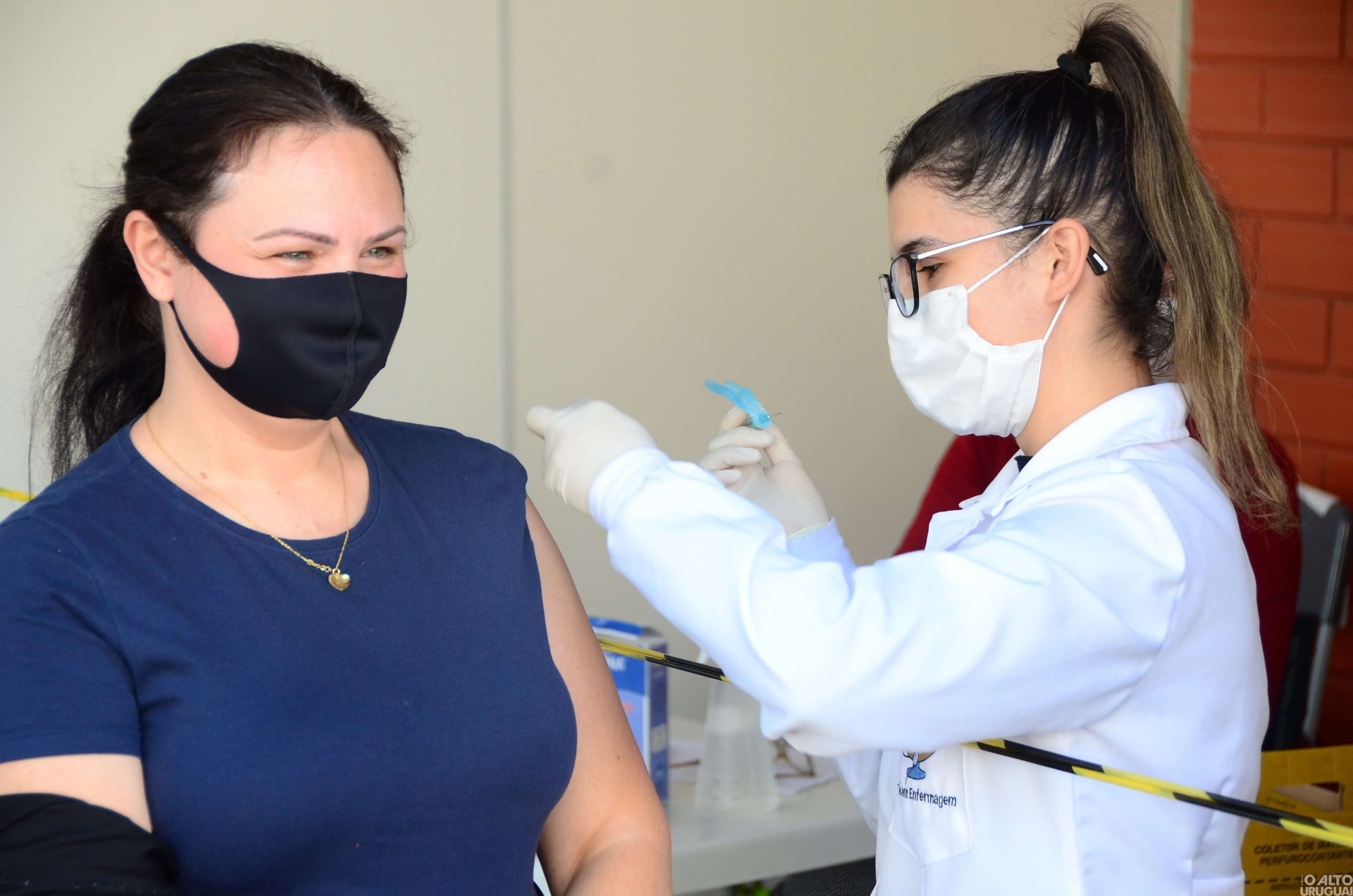 FW começa a vacinar professores com até 38 anos nesta quarta-feira, 2