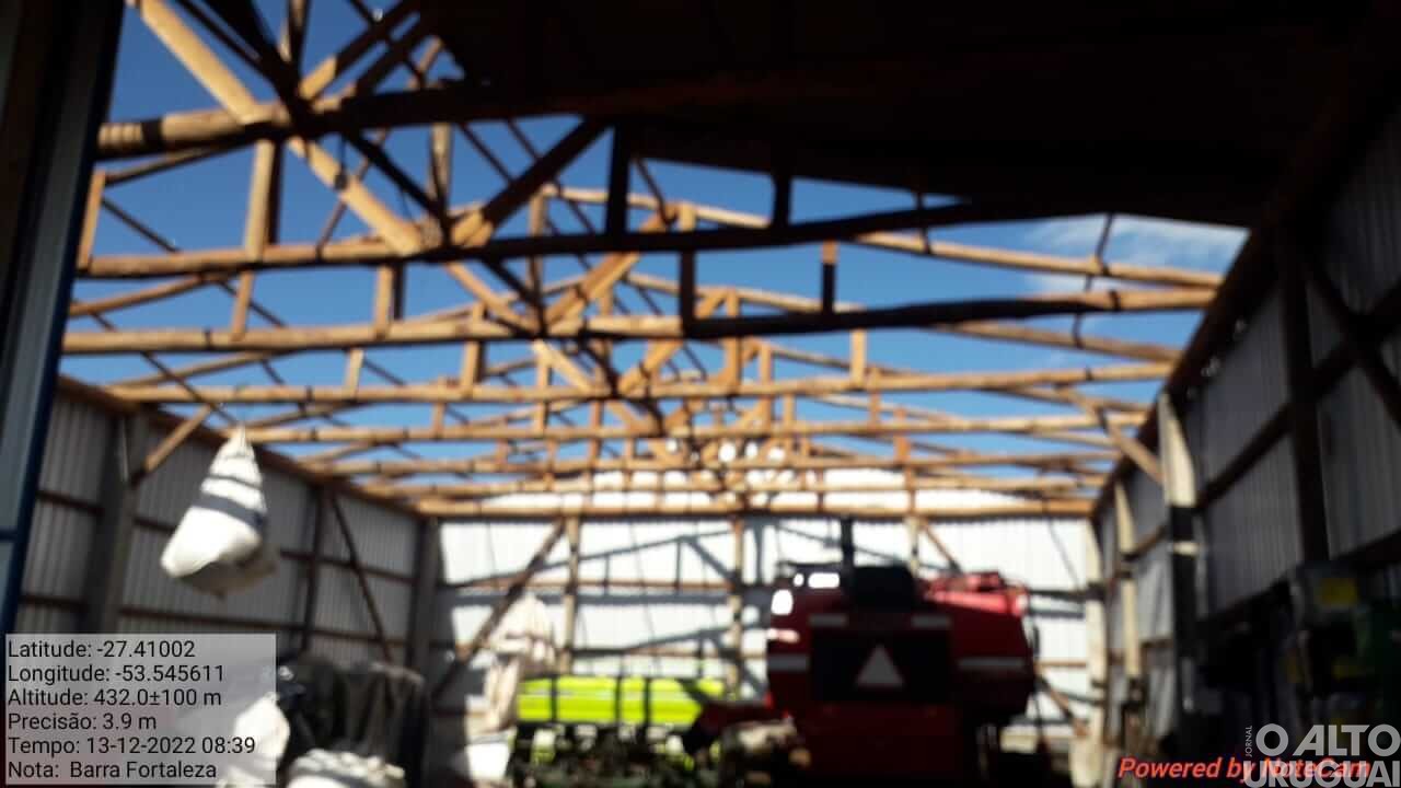 Ventos fortes causam estragos na região