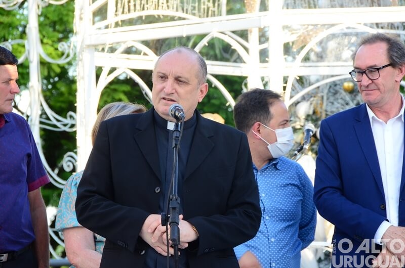 Lideranças de vários municípios prestigiam abertura da 1ª Feira Regional das Agroindústrias