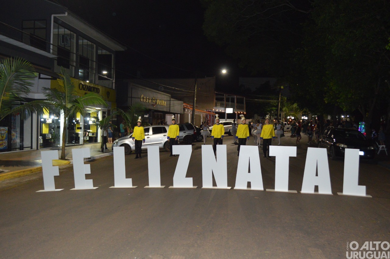 Acendimento de luzes marca a abertura do Natal em Rodeio Bonito