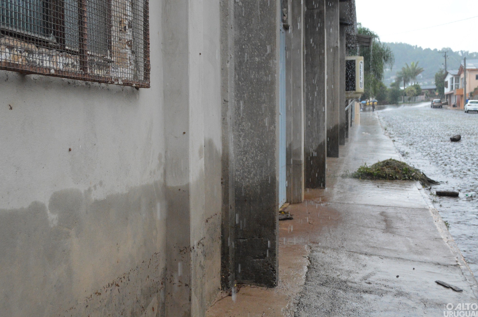 Defesa Civil emite aviso para chuvas intensas na região