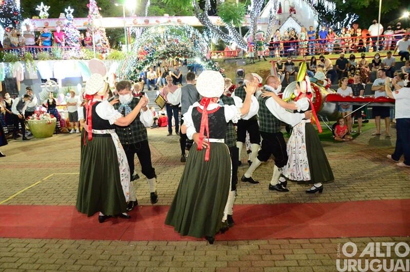 Apresentações do Centro Cultural 25 de Julho marcam noite do Frederico em Luz