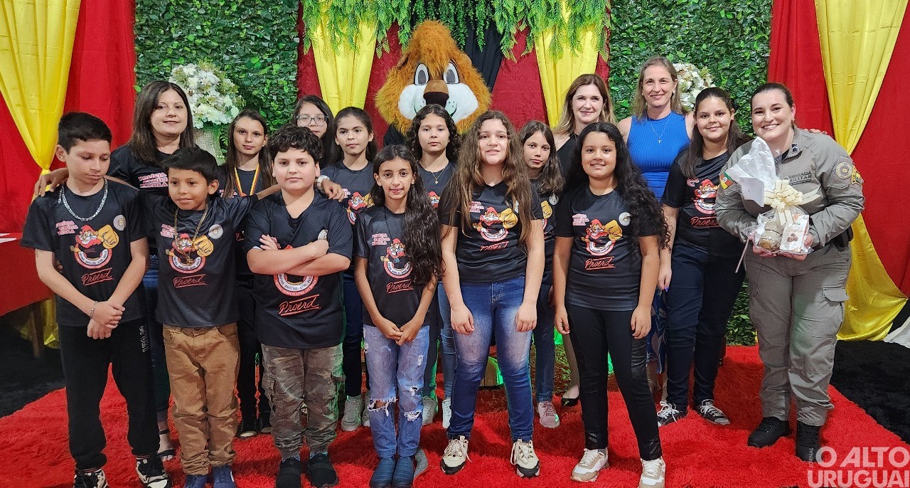 Brigada Militar forma mais de 50 alunos no Proerd em Iraí