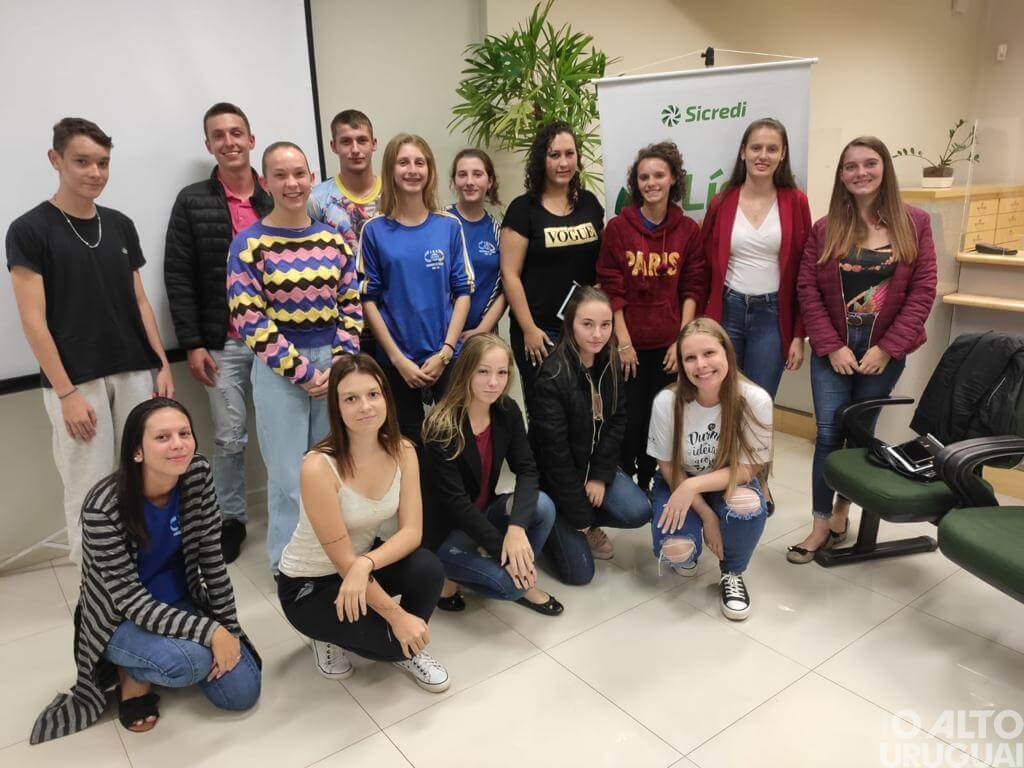 Líder Jovem e Sicredi Mulher iniciam novas turmas em 2022