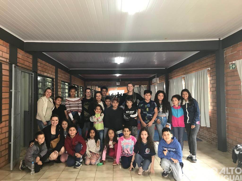 AEFW realiza palestras em escolas da região para público jovem