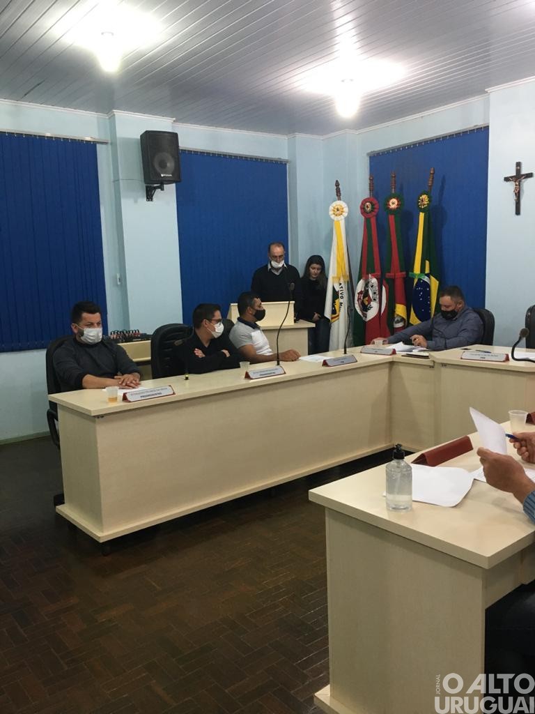 Legislativo de Taquaruçu do Sul entrega moção de aplauso aos profissionais de saúde