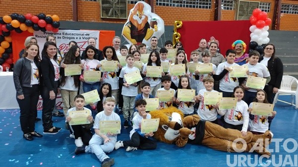 Brigada Militar forma 48 alunos no Proerd em Pinhal