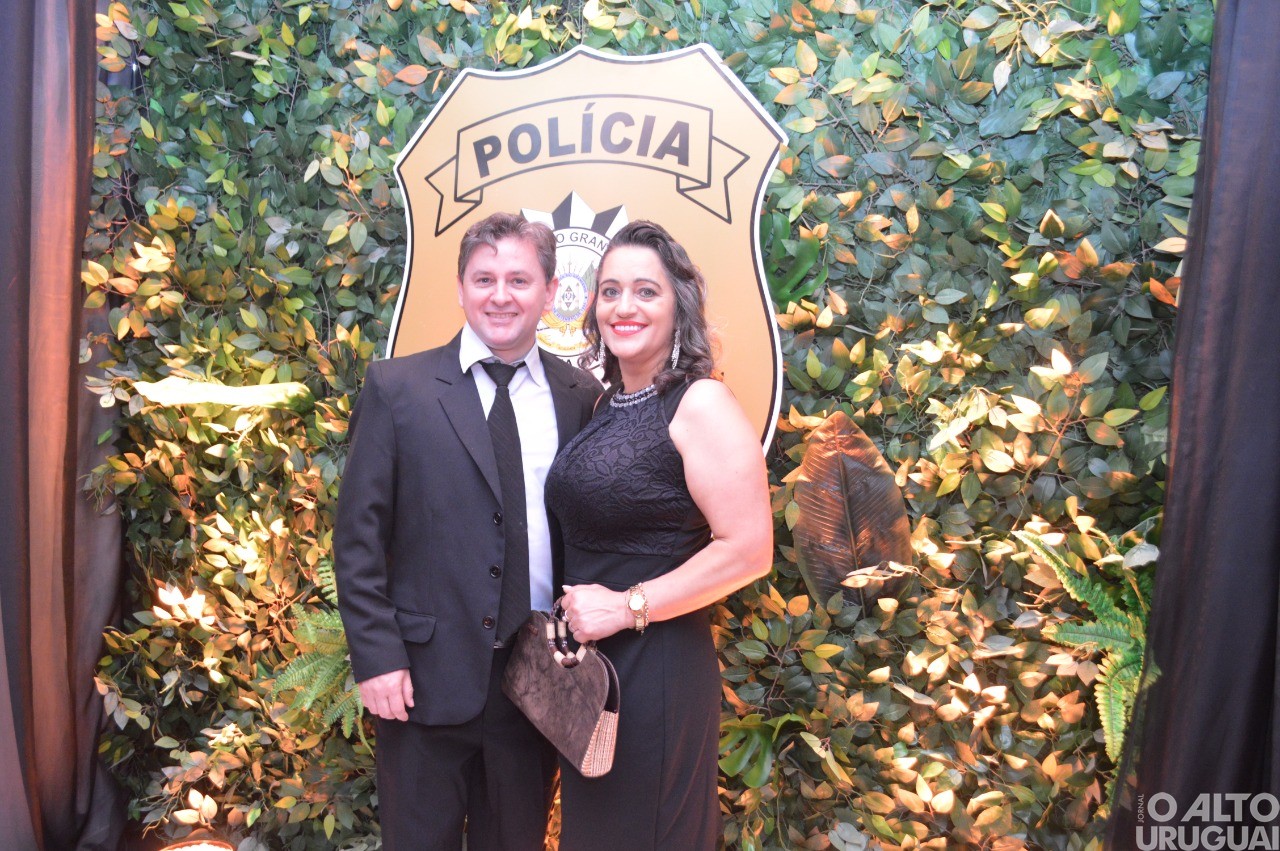 Baile Golden Night da 14ª DRPI homenageia parceiros da Polícia Civil na região