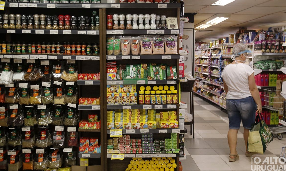 Empresas têm novas regras para indicar redução no volume dos produtos