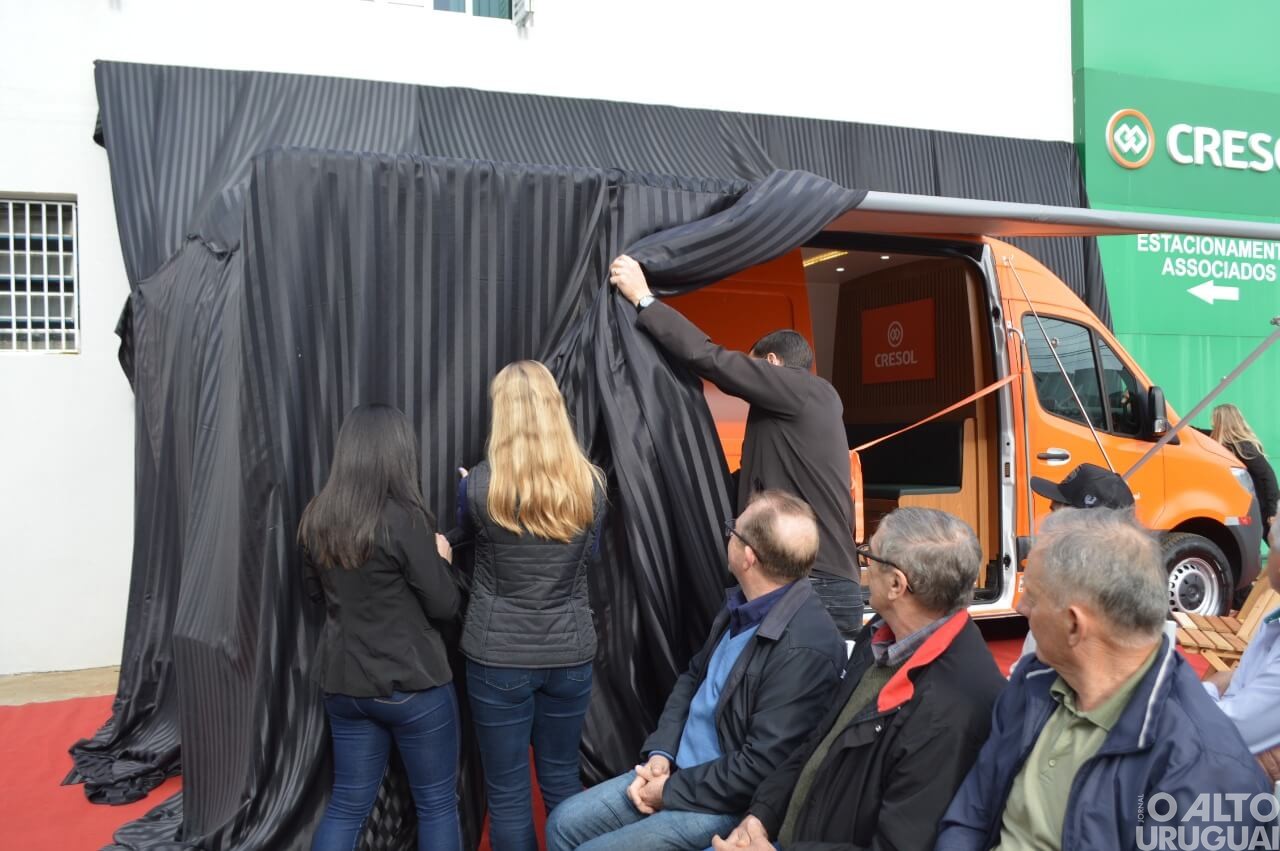 Cresol lança primeira agência móvel da instituição